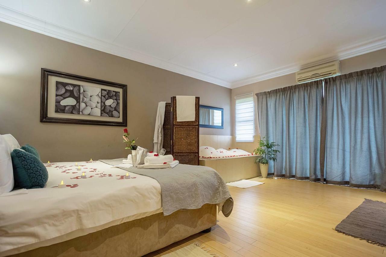 Three Oaks And An Aloe Boutique Hotel Hartbeespoort Exteriör bild