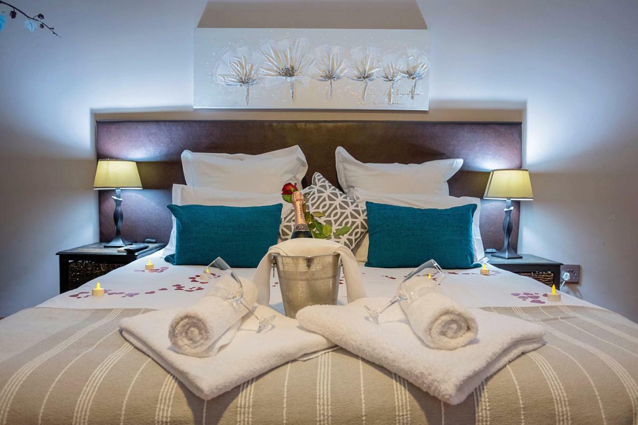 Three Oaks And An Aloe Boutique Hotel Hartbeespoort Exteriör bild